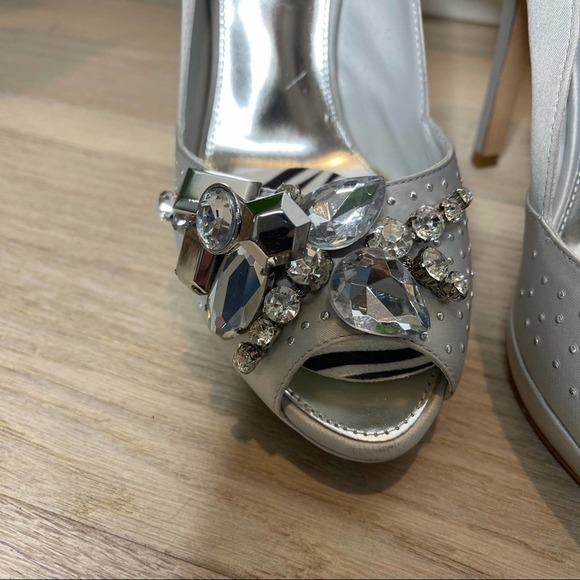 Karen Millen Designer Stiletto Bridal Heels, Silk with Rhinestones Silver party - Picture 5 of 9